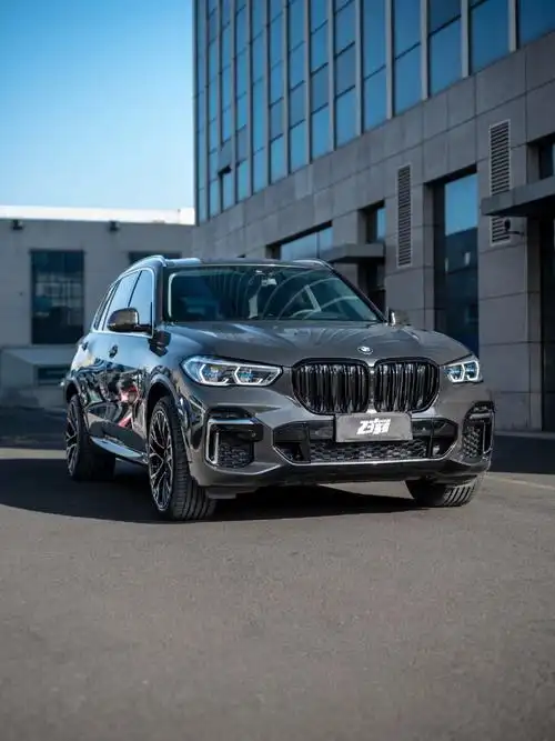 宝马x5换装亮石墨灰78低调深沉的黑灰色