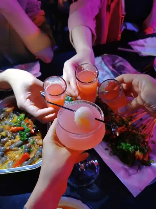 姐妹聚会叽叽喳喳#聚餐 #小酒馆  #姐妹  #音乐