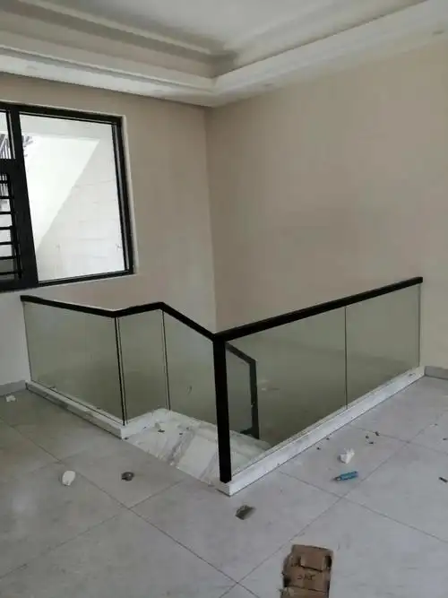 玻璃护栏楼梯扶手栏杆u型地埋槽钢玻璃卡槽预埋阳台轨道工程无框御舵