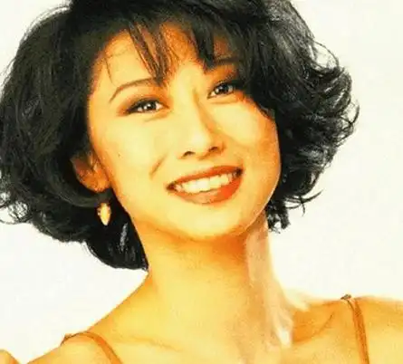 叶倩文晒照庆60岁生日!