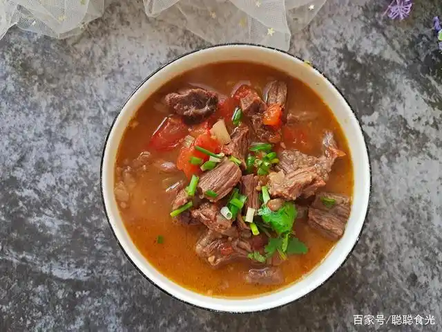炖牛肉时,牢记"3放3不放",牛肉软烂入味,不腥不柴,好吃解馋