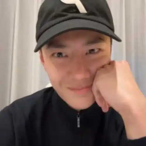 一直手撑着奶膘害羞了吗?    #王一博魏若来#98