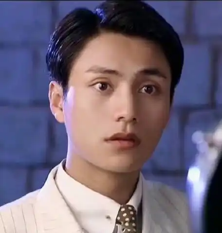 陈坤 我发小#陈坤年轻的时候不愧被评为四大中生,真的好帅啊……挝