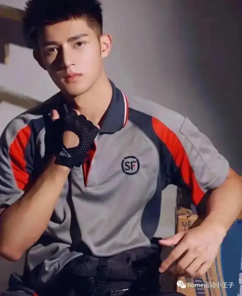 顺丰快递小哥长相真是绝了这么帅可以上门服务吗