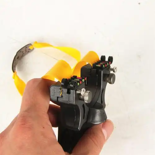 瞄准扁皮树脂弹弓户外射击竞技弹弓10元店户外用品货源9.9元店