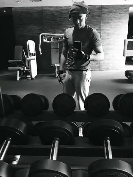 粉丝捂脸郑恺健身下体疑激凸