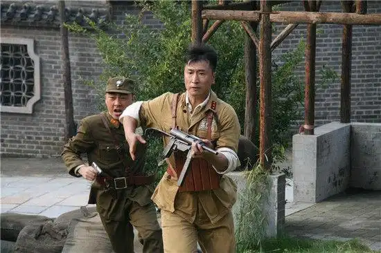 《铁道游击队2-战后篇》摄影师曾被绑火车