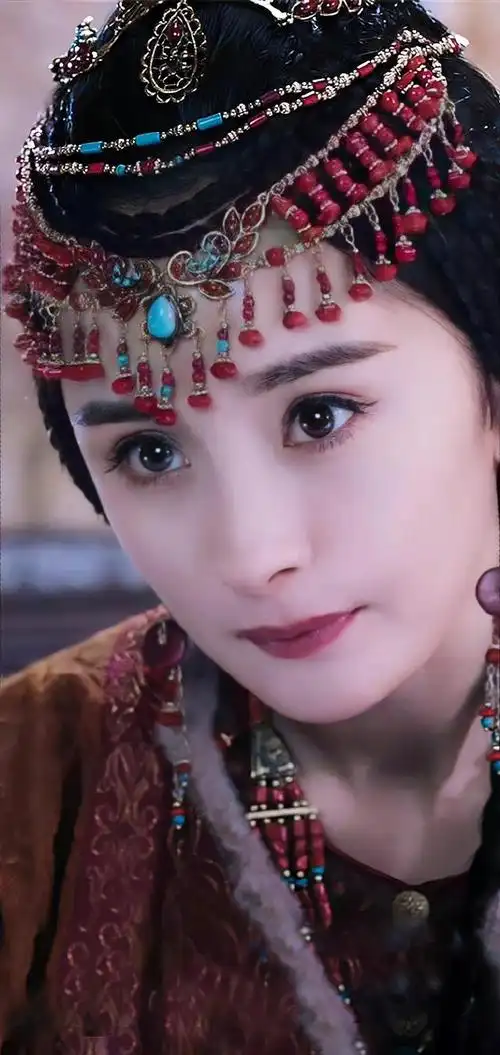 杨幂的眼睛大家都不陌生,她的狐狸眼都是娱乐圈一绝