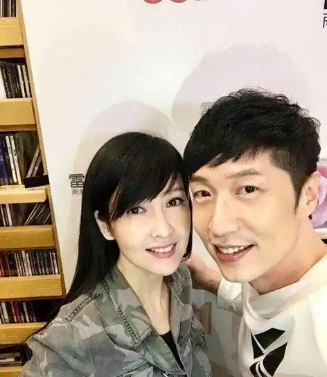 周慧敏苦恋19年丈夫偷腥都不放心上只因他最懂自己_倪震_经历_感情