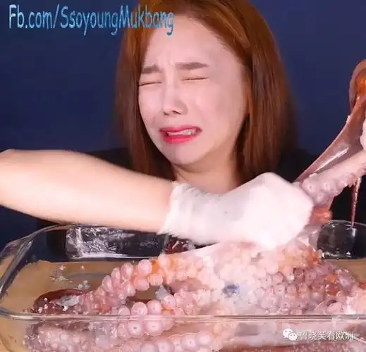 韩国美女主播生吃章鱼在口中蠕动吓坏老外终被封禁