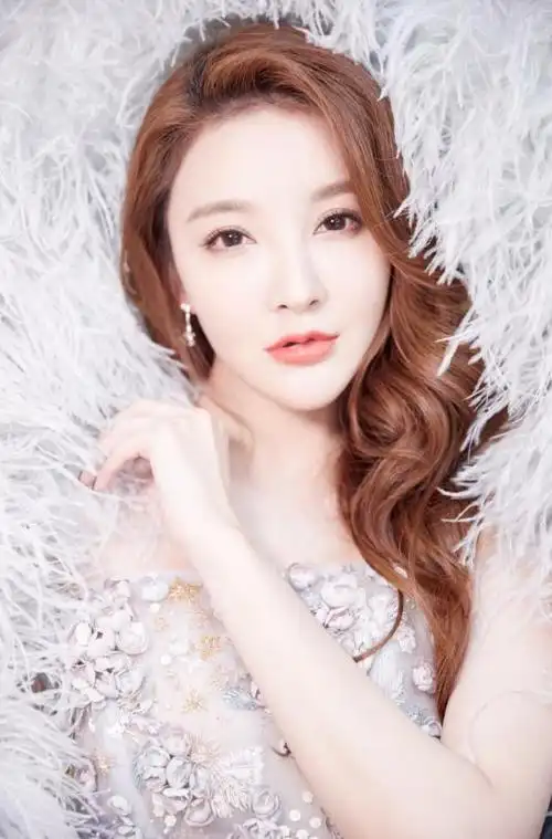 演员刘雨欣大爆料:身处名利之地,生病也成奢侈?