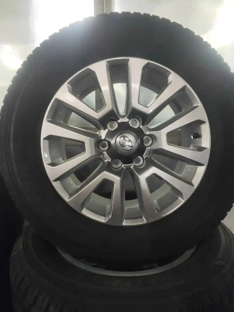 18寸丰田霸道轮毂