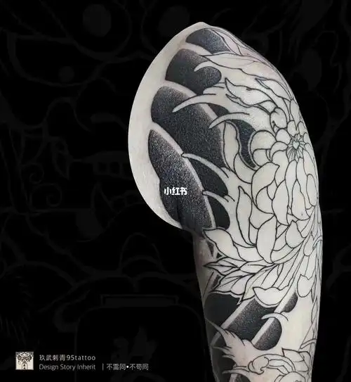 日式花臂黑灰传统日式板雾花臂大理