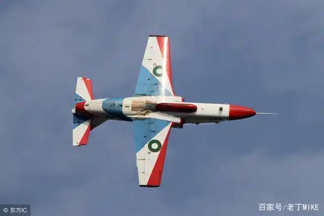 国产k8教练机和特技 "尾冲"