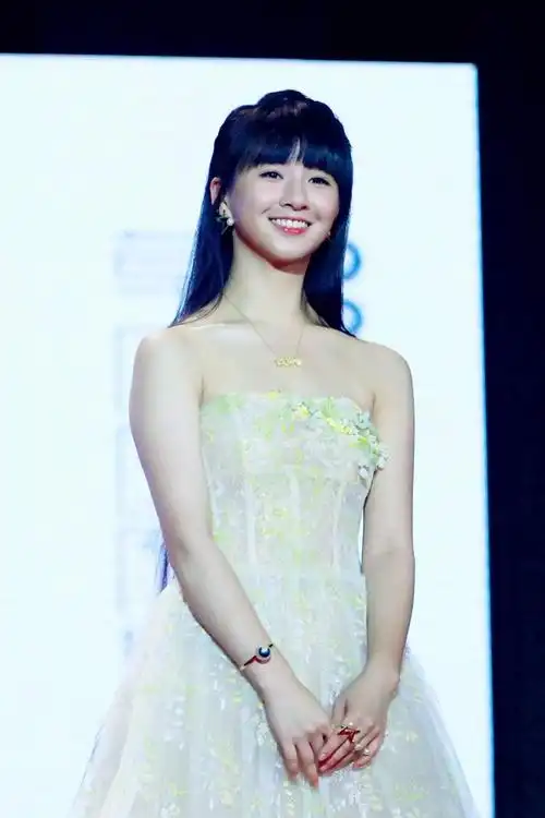 杨家小女初长成 "小仙女"杨彩旗灵气逼人_中国舞蹈网_零二七艺考