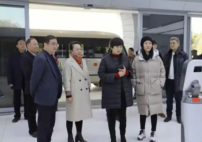 中文台台长高雁,凤凰卫视中文台副台长刘点点,凤凰卫视大型活动部总监