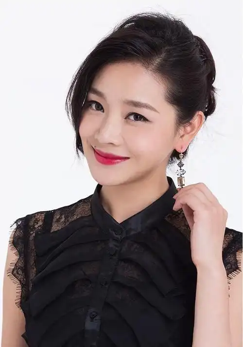 比张嘉译大一岁,却2次演他妻子,新戏和张子健有感情纠葛