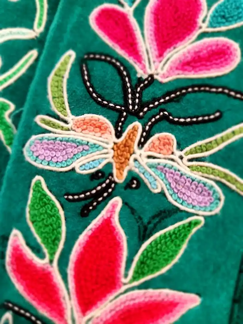 贵州苗绣～色彩夸张大胆,技艺精湛,图案内容丰富.纯手工 - 抖音