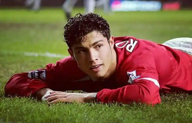 c罗应该姓罗纳尔多还是阿伟罗?背后的故事令人潸然泪下!