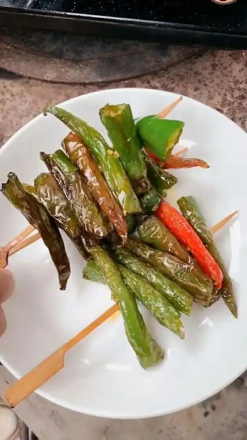 自制辣椒串,小尖椒好吃是好吃,就是太辣了