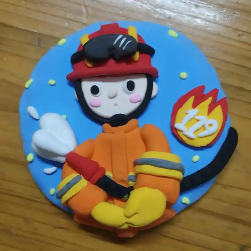 答应给小肉包做的粘土消防员终于完成了#超轻粘土手工 #消防员 - 抖音