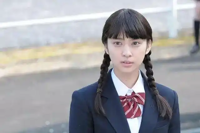 这部电视剧改编自松本清张的长篇小说,讲述了派遣员工元子利用黑色