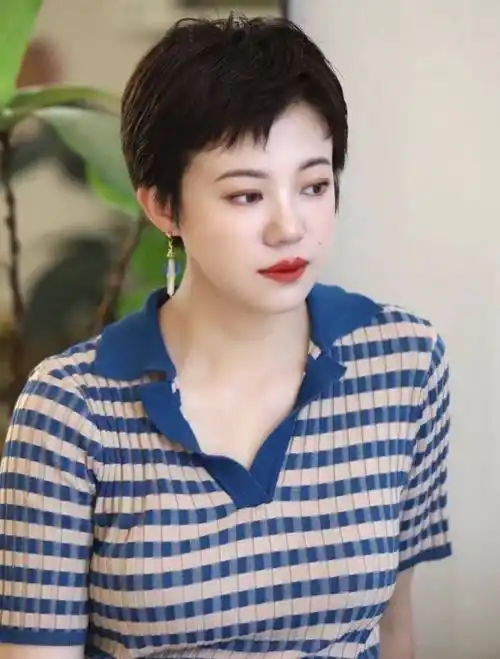 如果你是方脸,方圆脸,梨形脸,那么短发是非常适合你的.