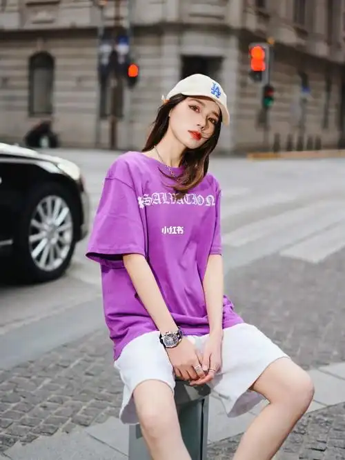 被紫色支配的夏天t恤短裤也能穿出潮流感