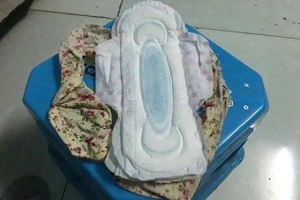 女生来大姨妈时4种卫生巾再急也碰不得别怪我没提醒你