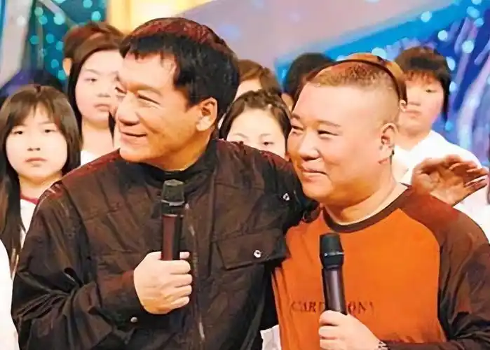 郭德纲和林志颖就是最常被拿出来对比的两个人,两人实际年龄上只相差