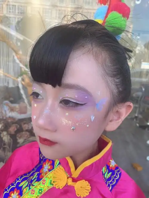 儿童舞台妆蓝紫色眼影