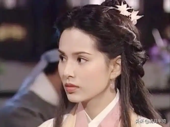 01王语嫣(李若彤饰演)下面就一起来看看,那些年我们一起追的港剧古装