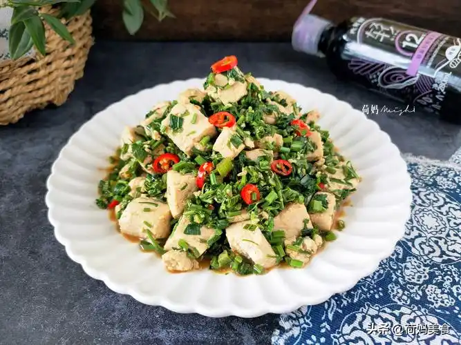 香椿拌豆腐香椿芽拌豆腐