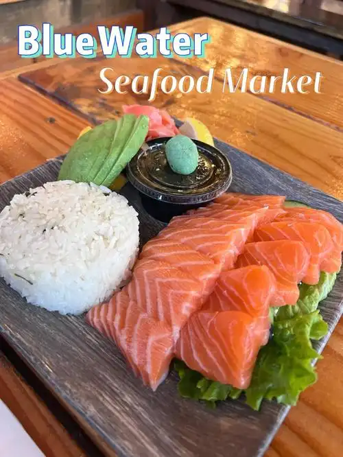 market & grill听说是必点的salmon sashimi 和 clam chowder soup
