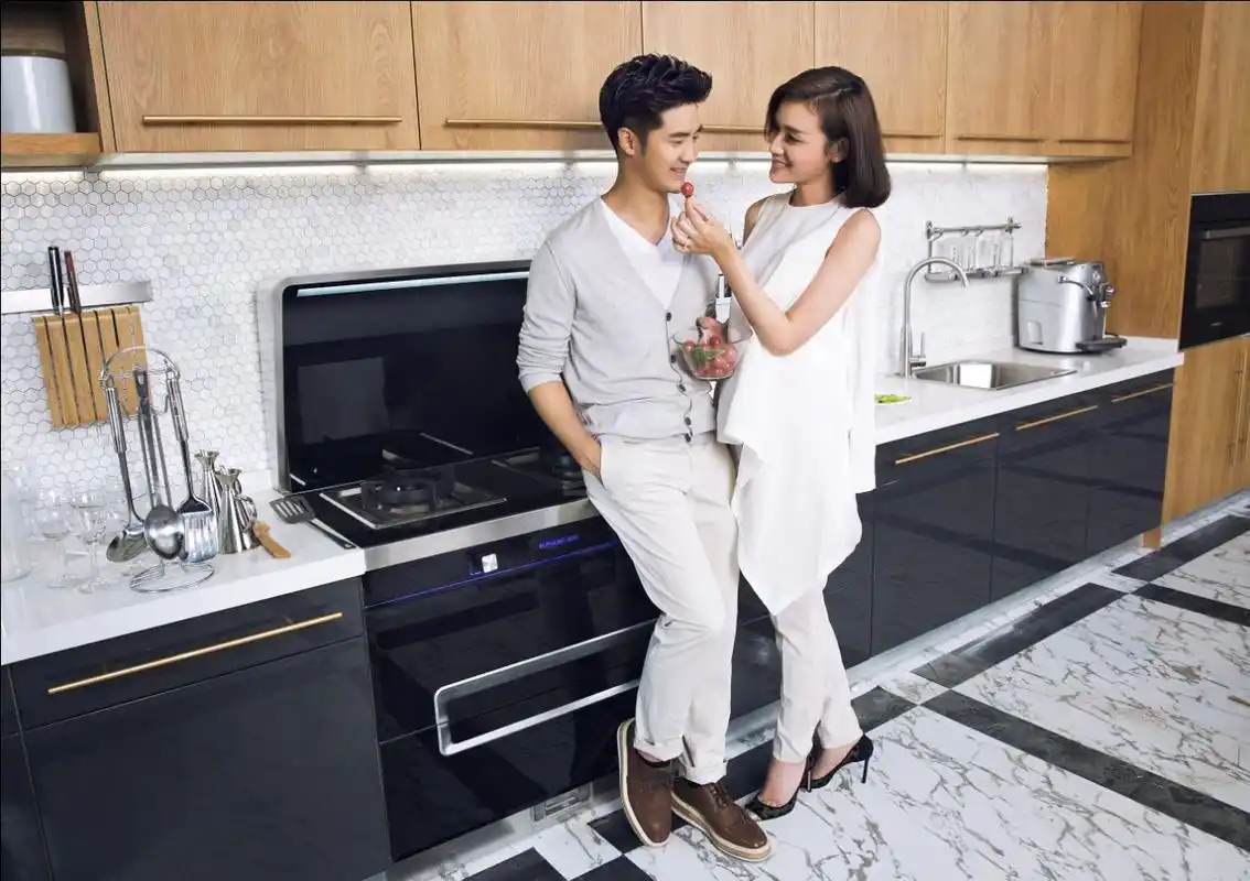 同是奥运冠军转行做演员,田亮孩子名字大气,刘璇孩子"雄赳赳"