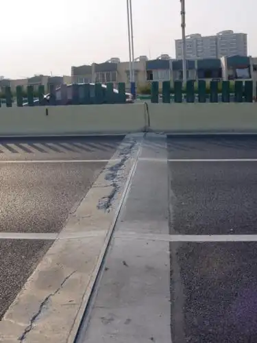 桥梁伸缩缝该怎么做?看完你就知道了!_桥面