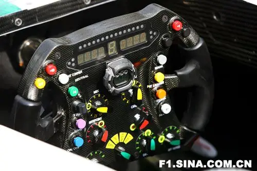 图文-f1雪邦站技术特写 本田ra108的方向盘_赛车-f1_nike新浪竞技风暴