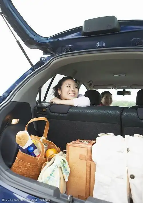 自驾车郊游图片