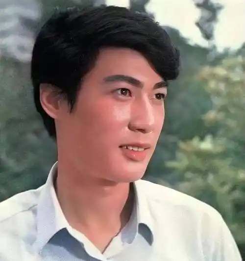 马晓伟,1957年10月3日出生于山东宁市.