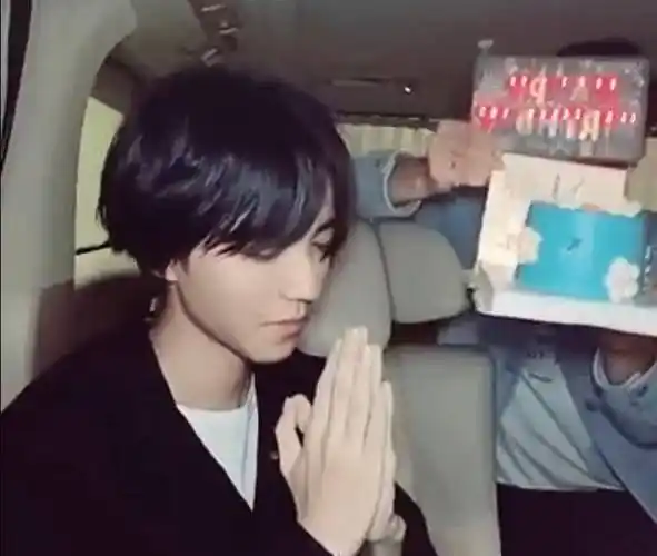 原创王俊凯告别减肥餐晒出体重后1米8的个子就这重量令人心疼