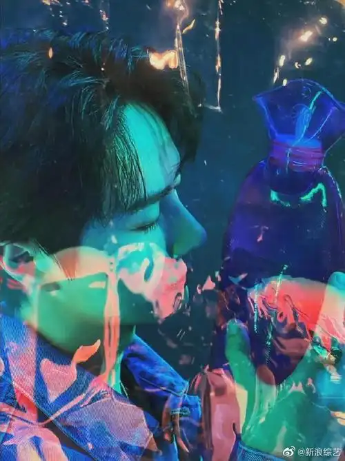 斑斓大片##潮流星品大赏#@陈漫chenman镜头下的@uniq-王一博大片出炉!