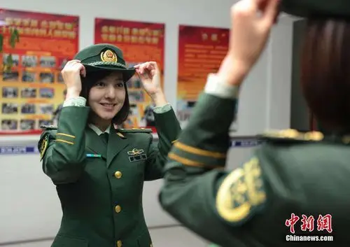 边境线上的90后女警花擒拿格斗不输男士兵