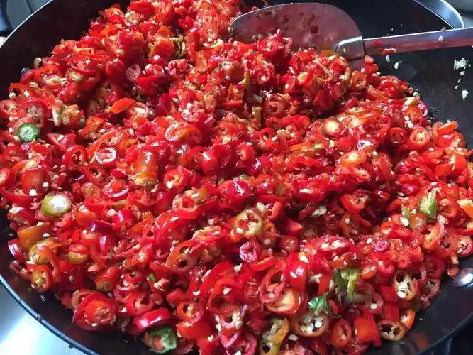 p data-id="gn6t3yjk2t">辣椒酱炒辣椒是一道简单的家常菜,主料是