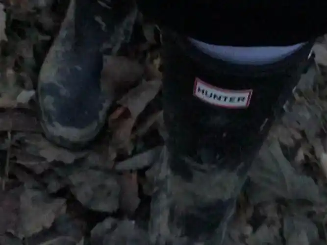 穿hunter雨靴踩泥