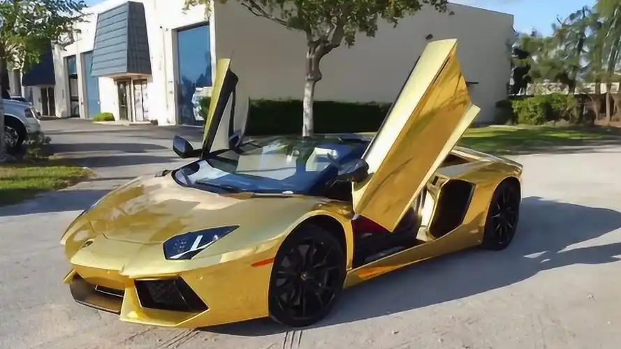 迪拜王子究竟有多豪,用黄金打造一辆跑车值,价值高达4亿人民币