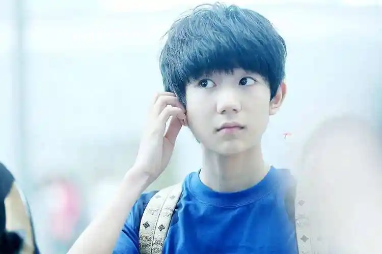 深扒王源个人资料家庭背景父亲是干什么的?