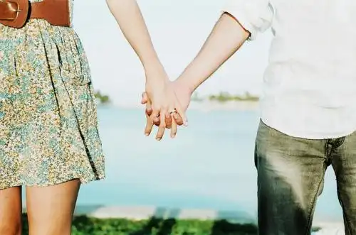 牵手温馨图片_浪漫牵手的小幸福
