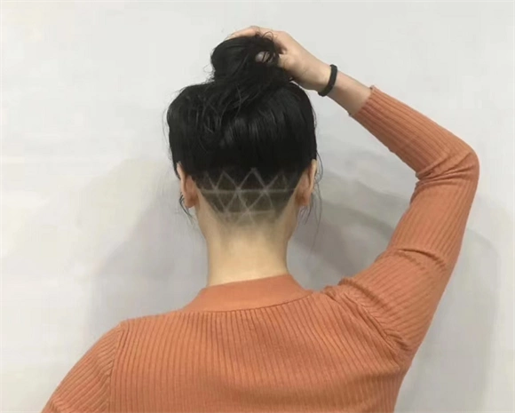 个性女生雕刻发型 后脑勺雕刻够时尚_非主流发型 - 美发站
