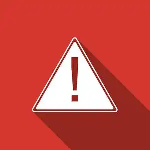 注意感叹号警告警示标志符号与云和建筑背景.