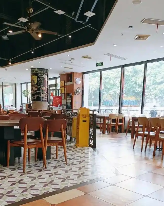 连锁门店餐饮服务员正式工招聘 底薪4000-4200 绩效( - 抖音